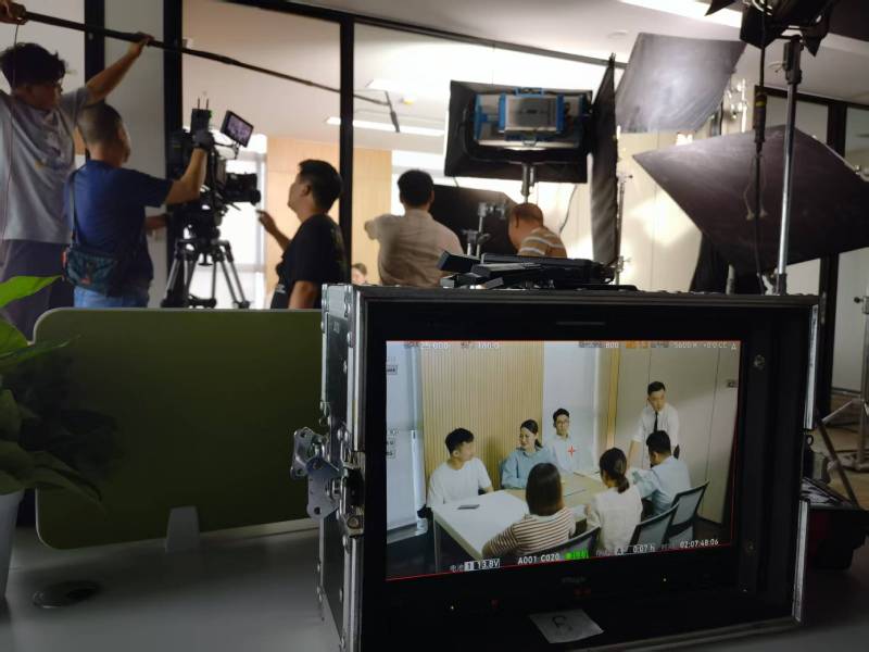 翁源县TVC拍摄公司：科技产品视觉化大师，诠释未来感与功能美学
